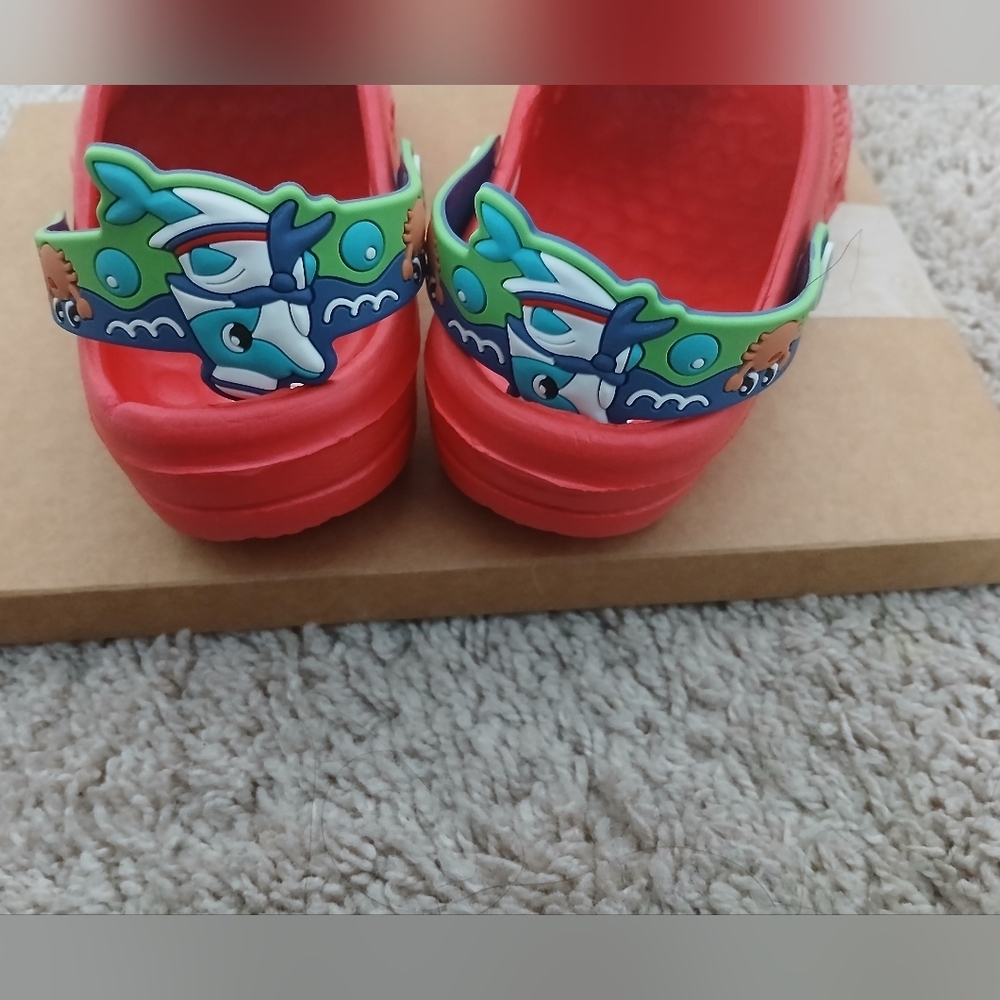 Source Unknown Red Sandals with Perforated Design - Picture 3 of 6